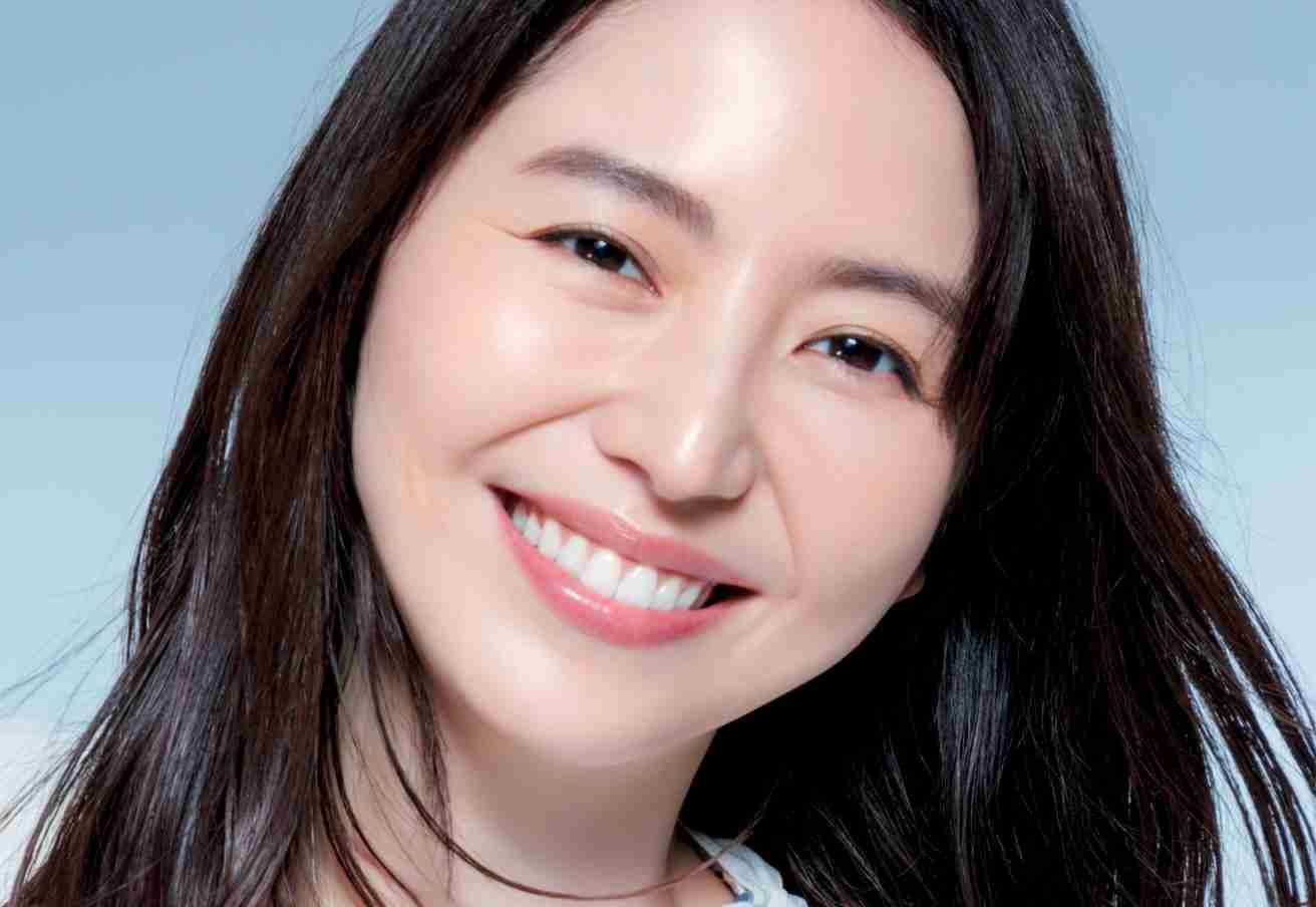 綾瀬はるかのシワ、小泉今日子の白髪が「美しい」と話題　整形・加工全盛時代に支持される「受け入れる」生き方