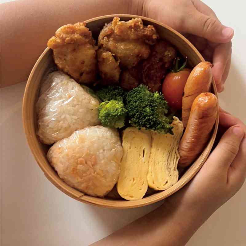 子どものお弁当(バスの中で食べる)