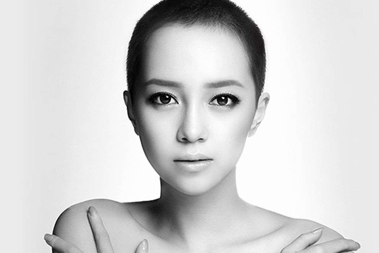 契約解除の元AKB花田藍衣 丸刈り頭で9分8秒の動画公開「特定のファンと路上で手」「峯岸みなみさんの話をされ」声振るわせる「大切にしていた髪を」
