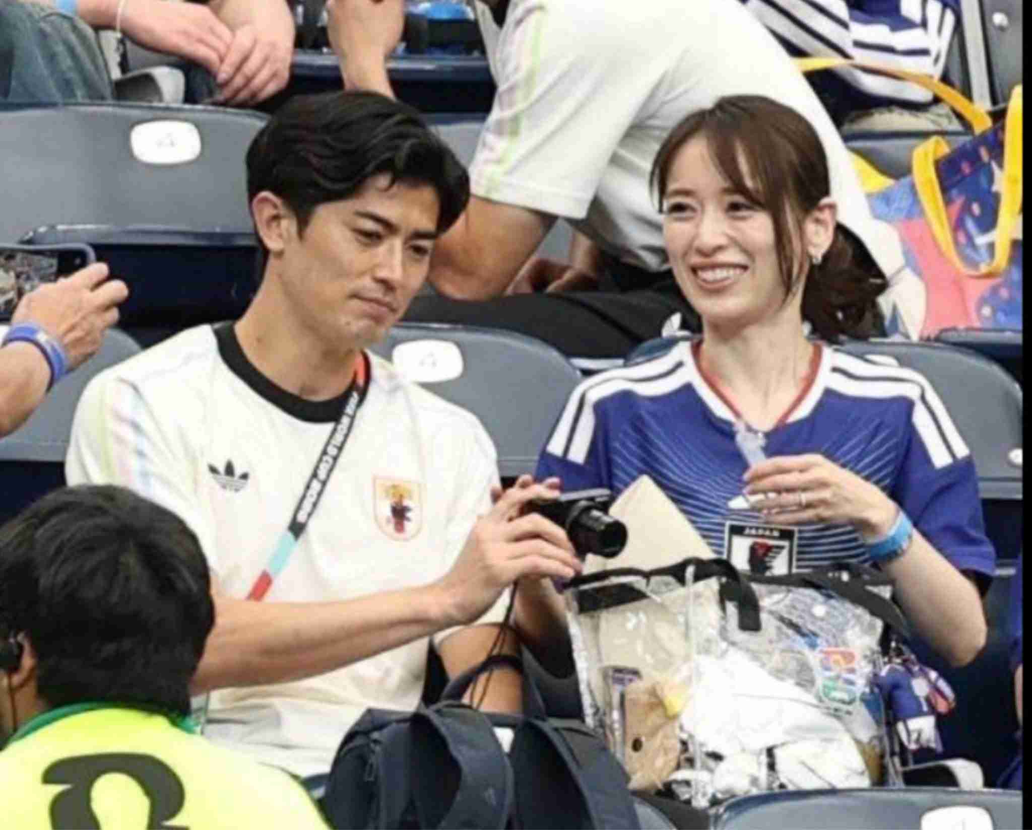 W杯の客席で抱擁！DF谷口彰悟＆泉里香が「ぎゅーしてて倒れそう」2ショット「素敵やばい」「顔そっくり」「目の保養すぎる」