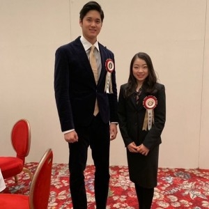 橋本環奈と中川大志の表参道デートをキャッチ　人通りの多い街中を堂々と歩き、セレクトショップでは“見るからに値が張りそうなパジャマ”を真剣にチェック