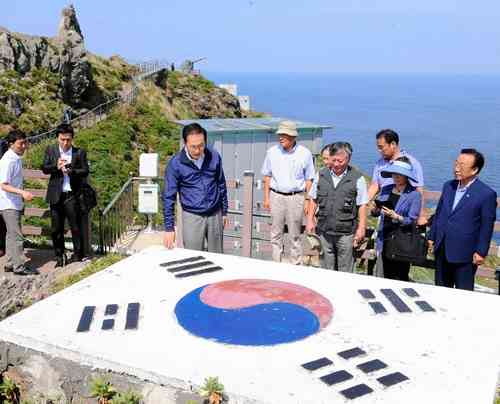 「破廉恥な日本、癖を直せない」日本代表vsチュニジアの観客席に旭日旗? 韓国メディアが中継画面に映ったと“猛批判”「歴史的な試合に泥」