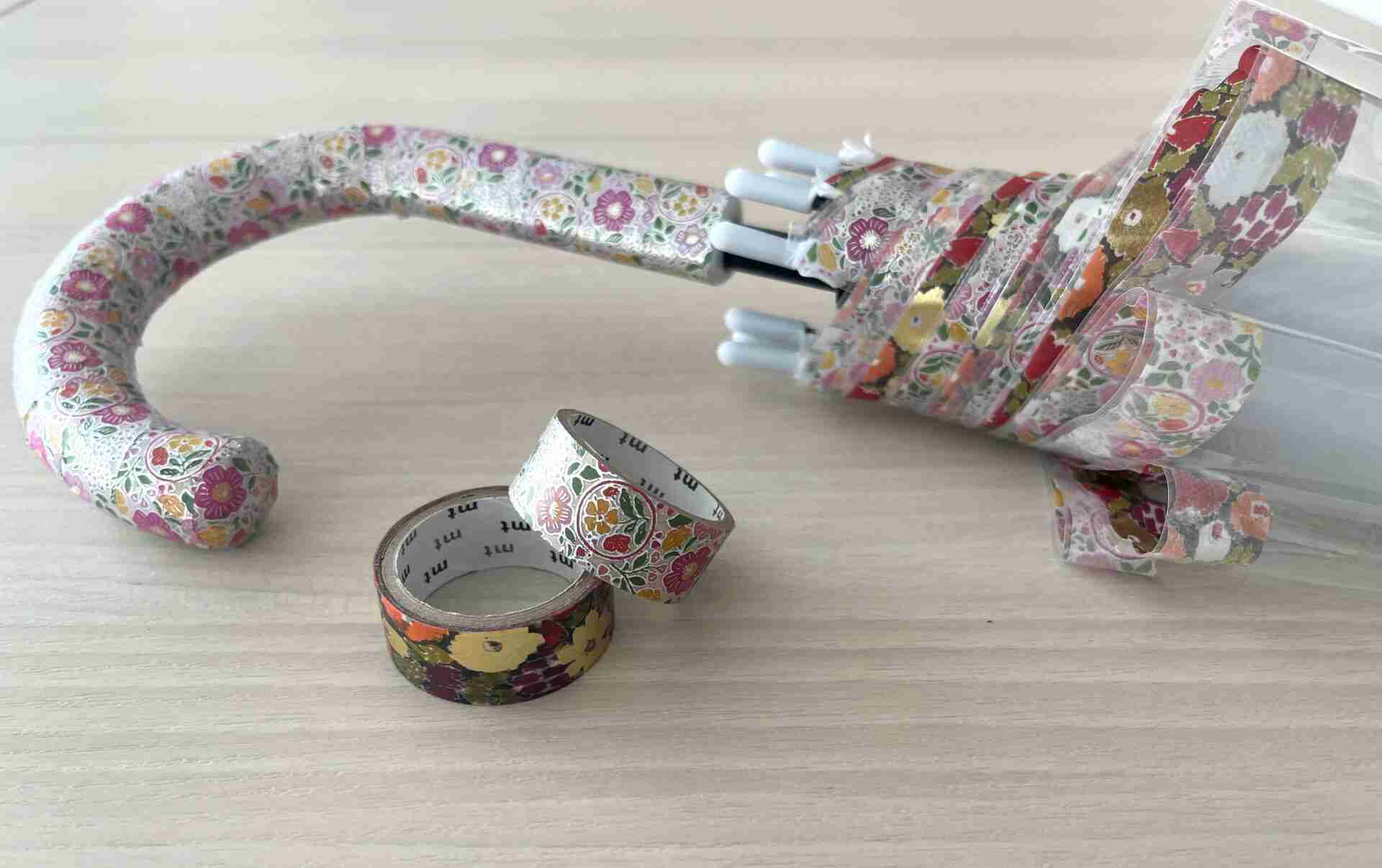 まるで平成の“メイキングトイ”!使い切れないマスキングテープを可愛いラッピング紐に変身させるアイデア文具に胸がときめく