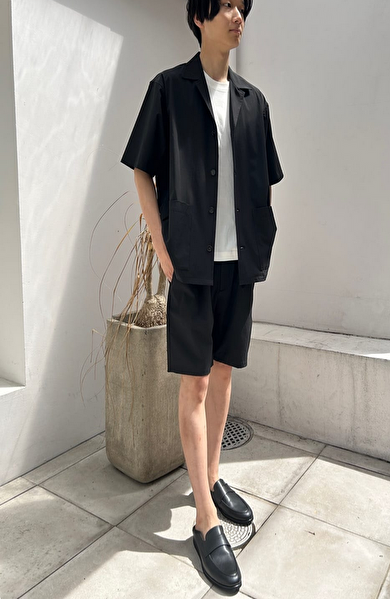 『洋服の青山』が「ビジネス向けハーフパンツ」発売、都庁“短パン解禁”で「キモい」「男性差別」議論の行方は