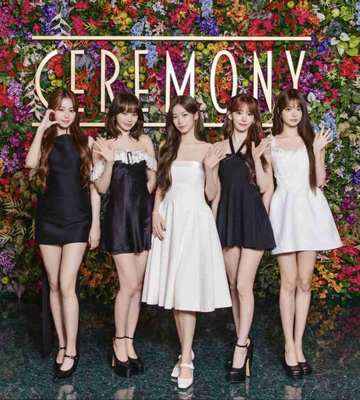 LE SSERAFIM・宮脇咲良の“超ミニ丈”ホットパンツ姿に「え、履き忘れてる!?」神スタイル披露でファン騒然
