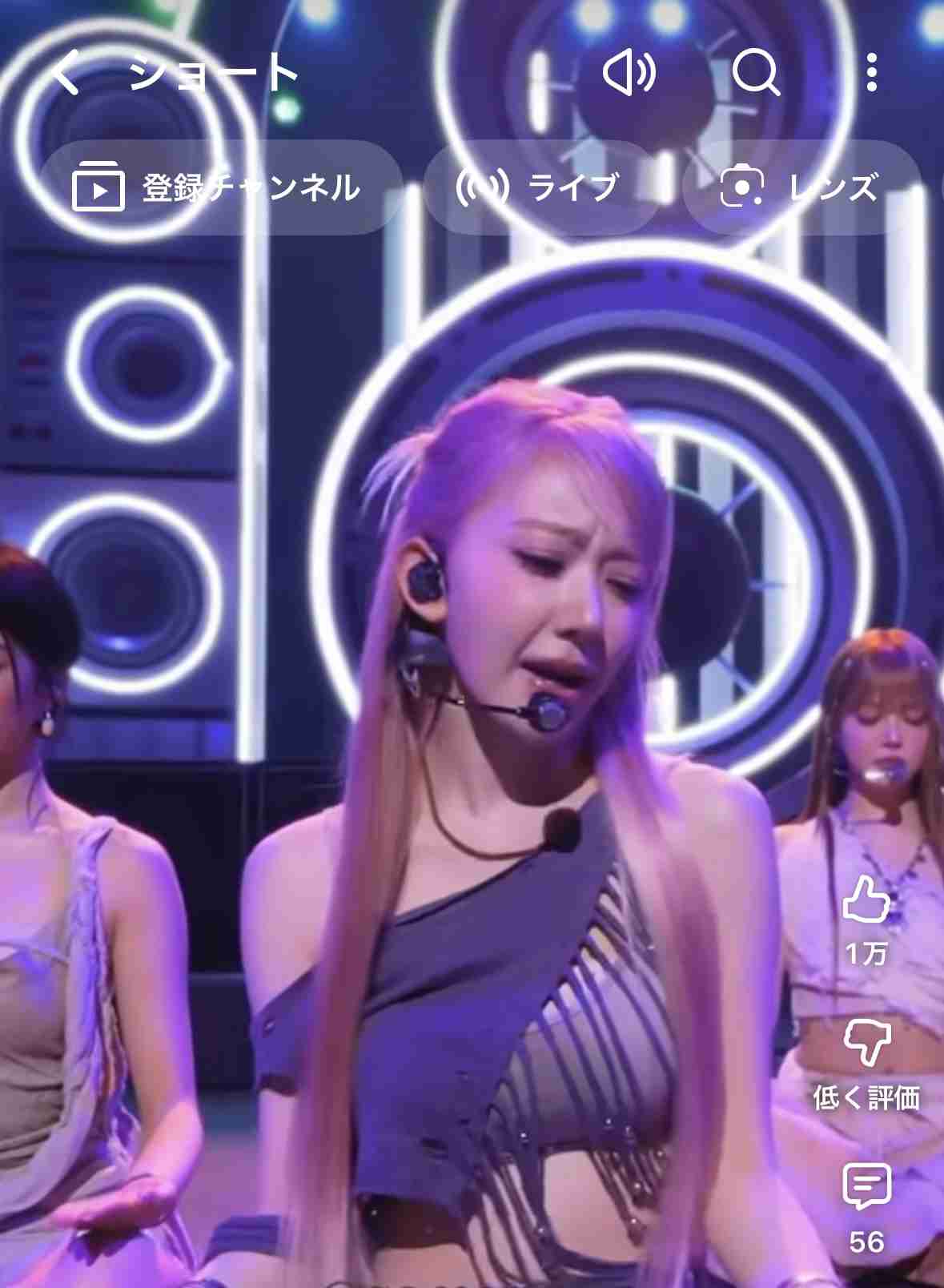 LE SSERAFIM・宮脇咲良の“超ミニ丈”ホットパンツ姿に「え、履き忘れてる!?」神スタイル披露でファン騒然
