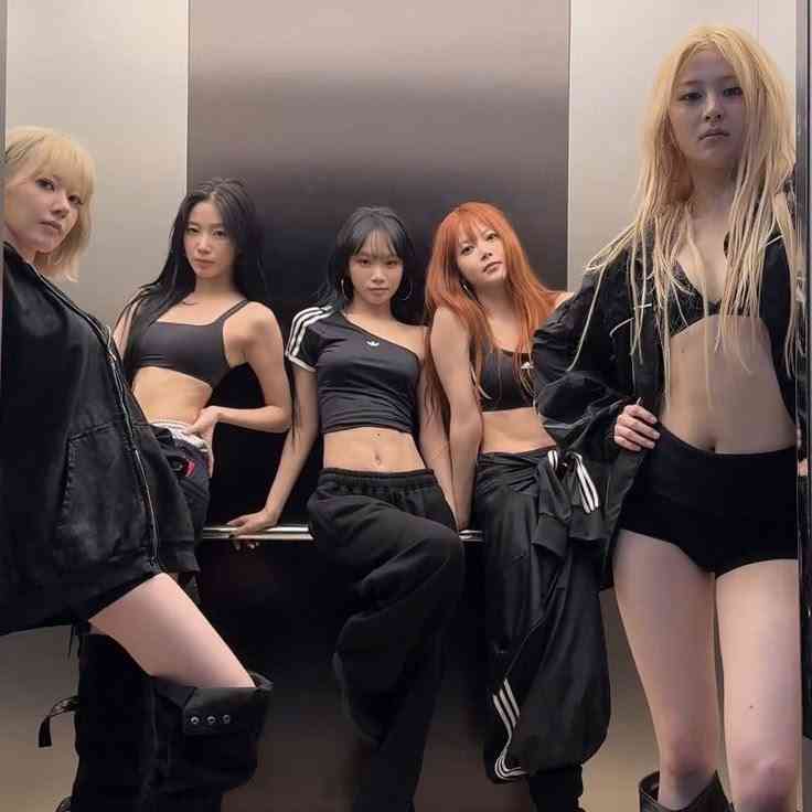 LE SSERAFIM・宮脇咲良の“超ミニ丈”ホットパンツ姿に「え、履き忘れてる!?」神スタイル披露でファン騒然
