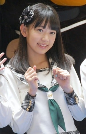 LE SSERAFIM・宮脇咲良の“超ミニ丈”ホットパンツ姿に「え、履き忘れてる!?」神スタイル披露でファン騒然