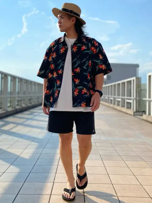 「ボディバッグおじさん」が盛り上がっているが、結局男が身に着けて似合うバッグを発明できなかったファッション業界全体の敗北だと思う→本当におじさんに合うバッグはないのか?で議論