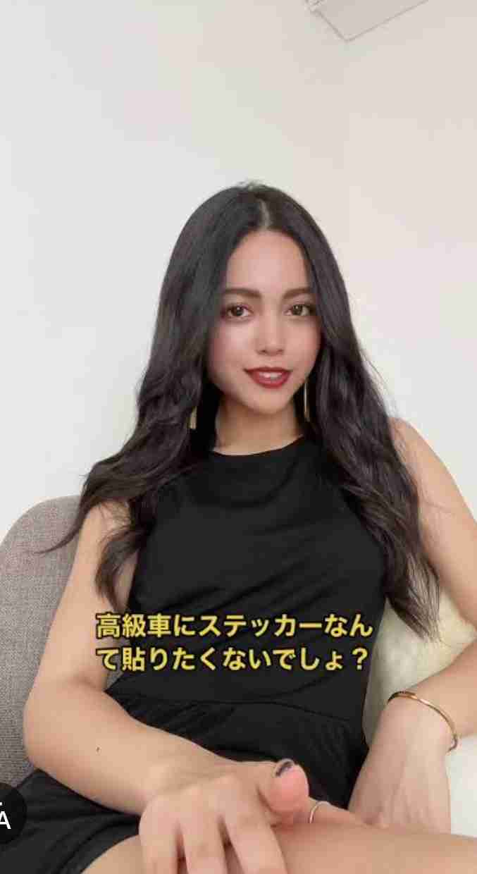 えっ、服が落ちる!三吉彩花 凄い黒ドレスで現れ衝撃 後ろ向いてもスゲェェ!「絶世の美女感ヤバすぎ」「直視できないレベル」