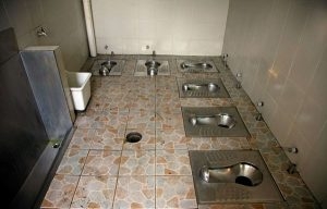 女性トイレの行列解消に向け、国交省が初の指針 便器数の基準示す