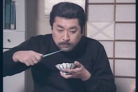 岡村隆史、Threads開設も“箸の持ち方”に厳しい声…9年前のTwitter即削除から漂う不安