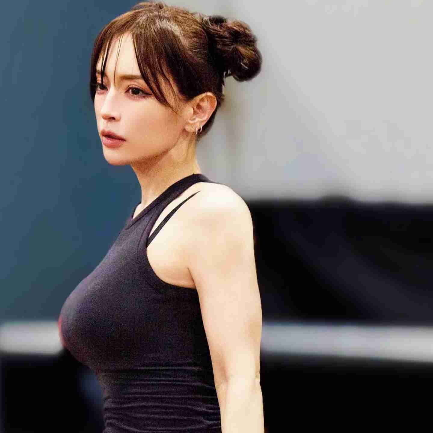 「47歳だよね!?」浜崎あゆみ、最新姿に“別人化”と騒然「どういうバグ？」「顔も体もめちゃくちゃ綺麗」