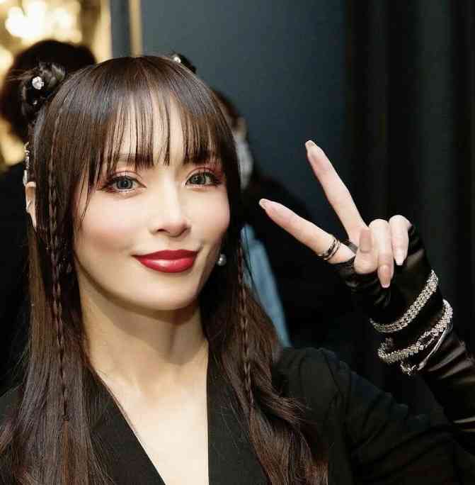 「47歳だよね!?」浜崎あゆみ、最新姿に“別人化”と騒然「どういうバグ？」「顔も体もめちゃくちゃ綺麗」