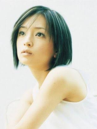 「47歳だよね!?」浜崎あゆみ、最新姿に“別人化”と騒然「どういうバグ？」「顔も体もめちゃくちゃ綺麗」