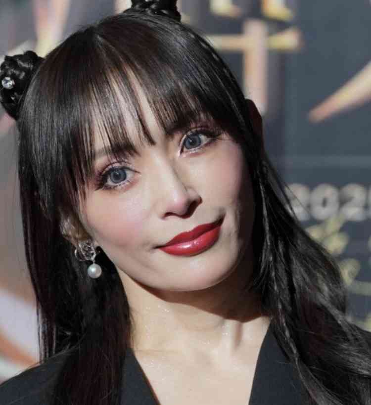 「47歳だよね!?」浜崎あゆみ、最新姿に“別人化”と騒然「どういうバグ？」「顔も体もめちゃくちゃ綺麗」