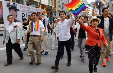 性的マイノリティへの差別や偏見をなくそうとパレード「Tokyo Pride 2026」約1万5000人が行進　同性婚訴訟の原告らも参加　「街の仲間だと知ってほしい」年内にも最高裁判断へ