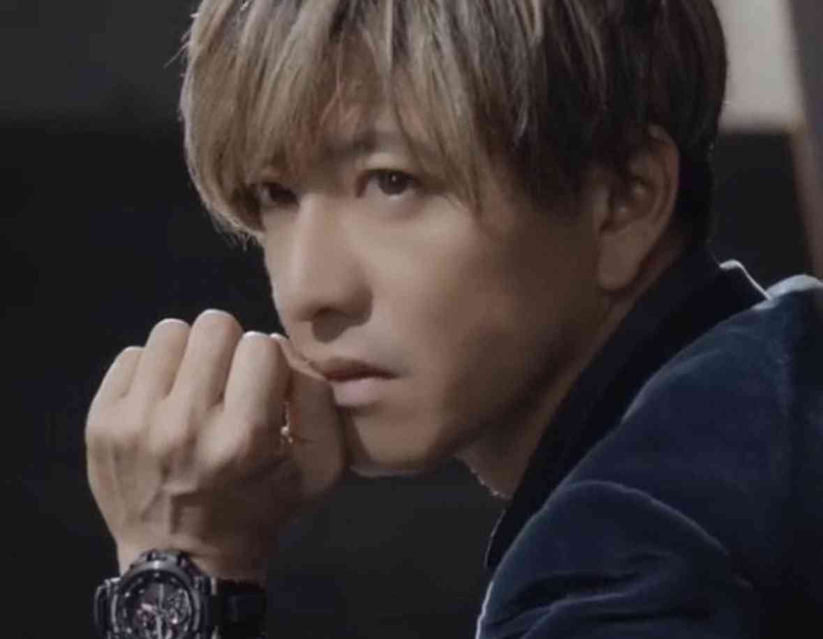 木村拓哉、吉野家の「麦とろ牛」を豪快にかき込む