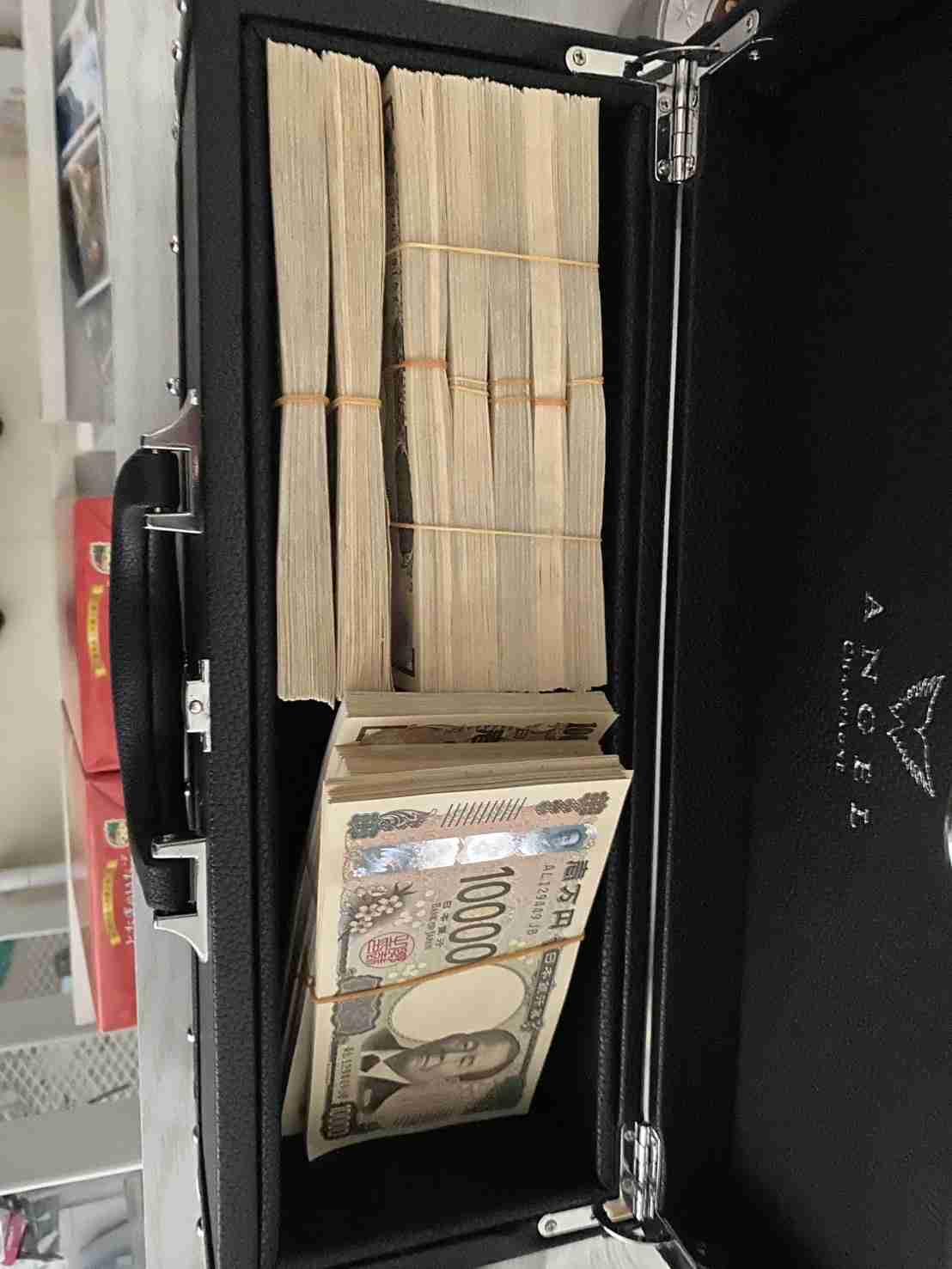 女性で年収1000万以上の職業ってなんですか？