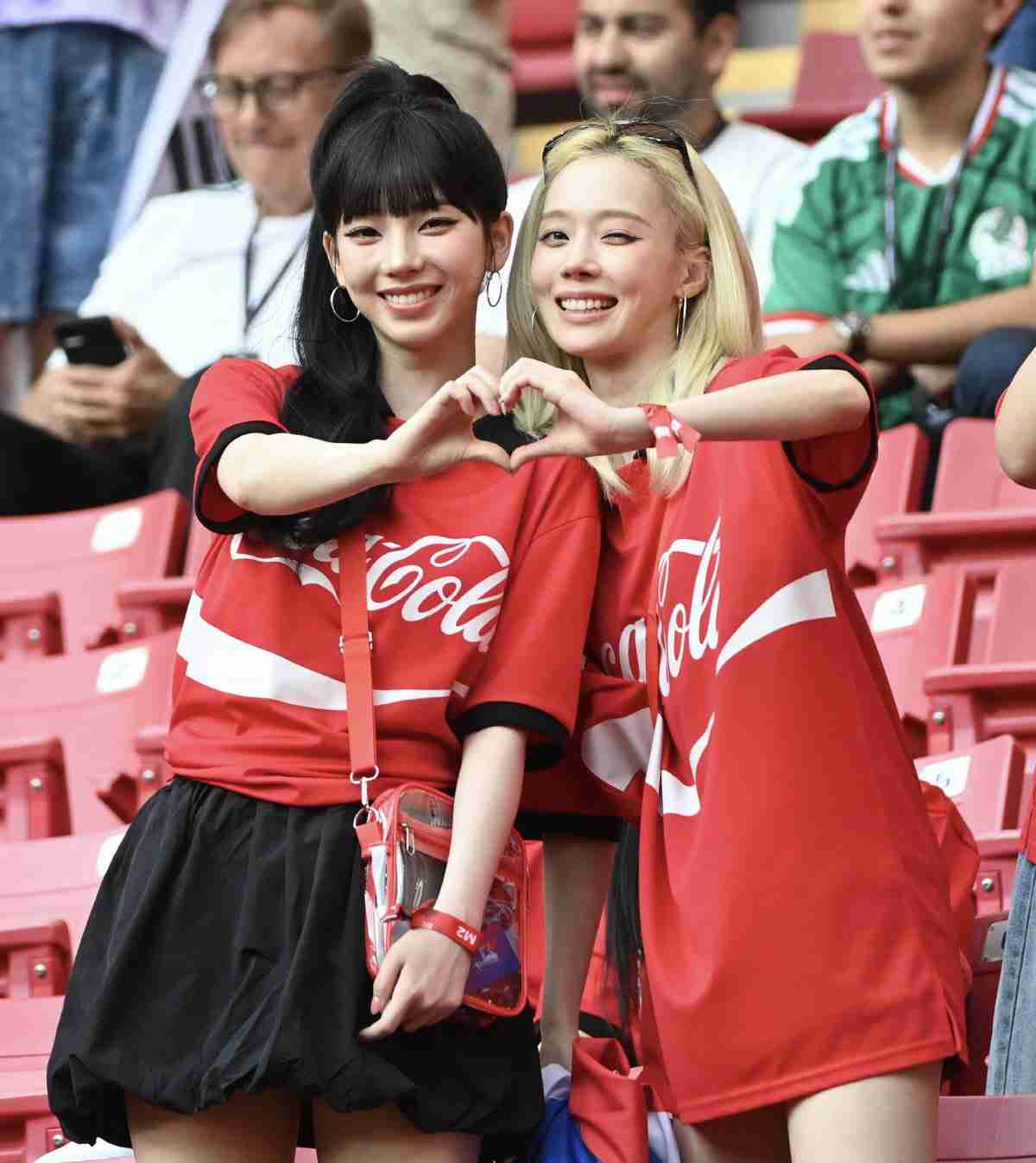 資産17兆円、サッカーW杯中継に億万長者が映り込み 「コーラ飲んでる」「え?」ネット騒然