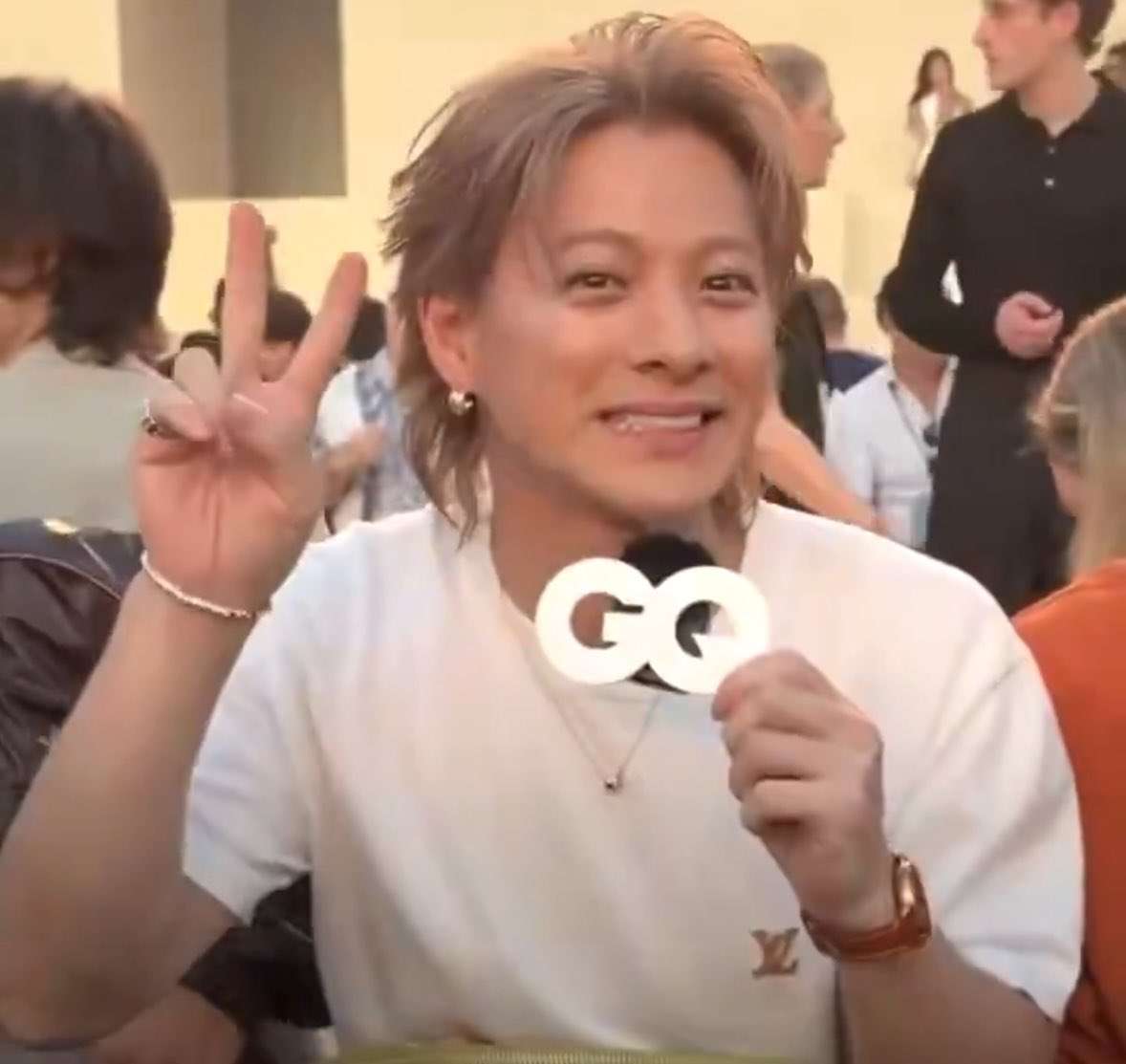 平野紫耀、パリで魅せた総額1000万円超えルックにファン悶絶…厚い胸板と肉体美が際立つ“世界基準のスタイル”