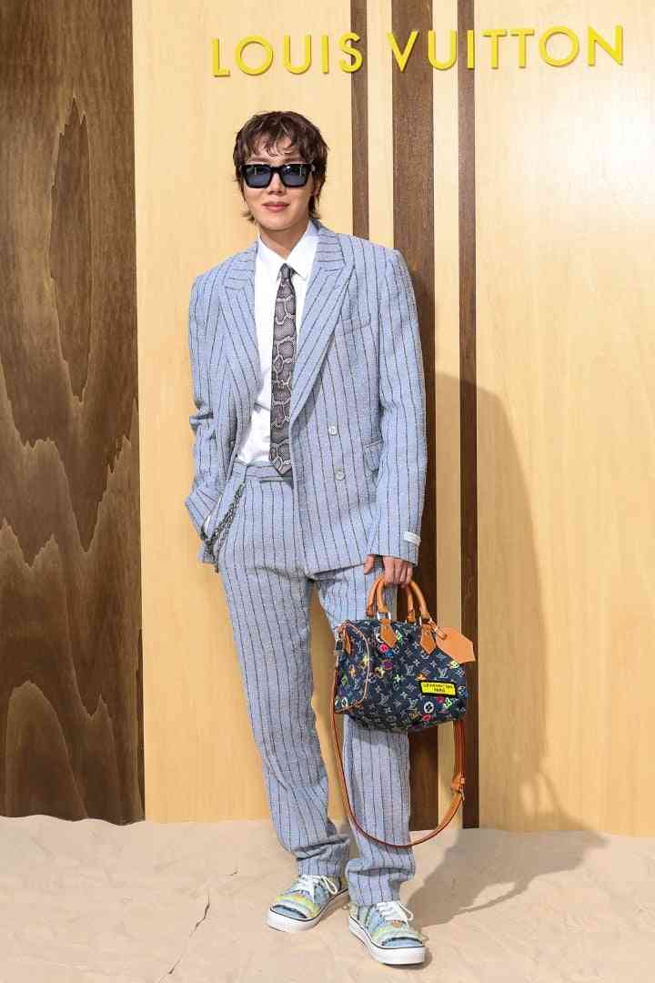 平野紫耀、パリで魅せた総額1000万円超えルックにファン悶絶…厚い胸板と肉体美が際立つ“世界基準のスタイル”