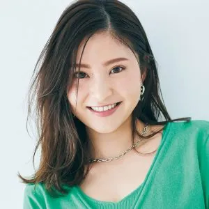 サッカー日本代表・堂安律選手の美人妻、夫の誕生日に仲睦まじい夫婦ショット公開「絵になる美男美女」「幸せオーラがすごい」の声