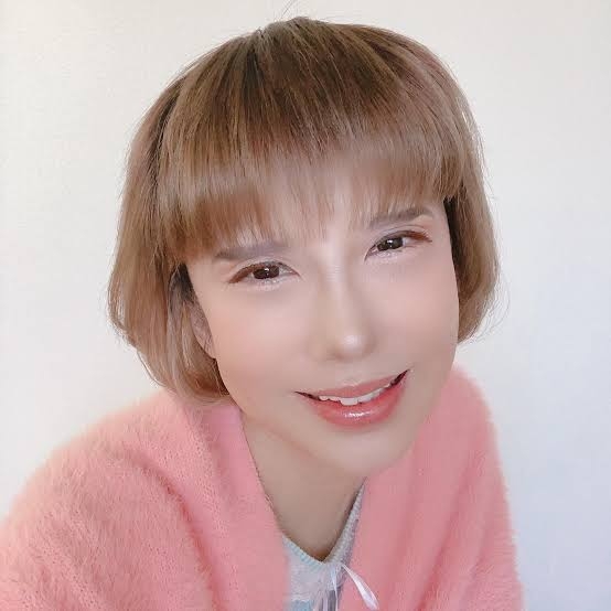 TRF・YU-KI　59歳近影が話題　貴重な本番前オフショットに「肩も背中もキレイ」「ただただ素敵」
