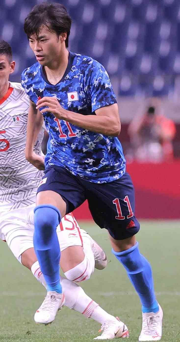 【日本代表】中村敬斗だけバートン主審が〝無視〟で大波紋「他の選手には挨拶を続けたが…」