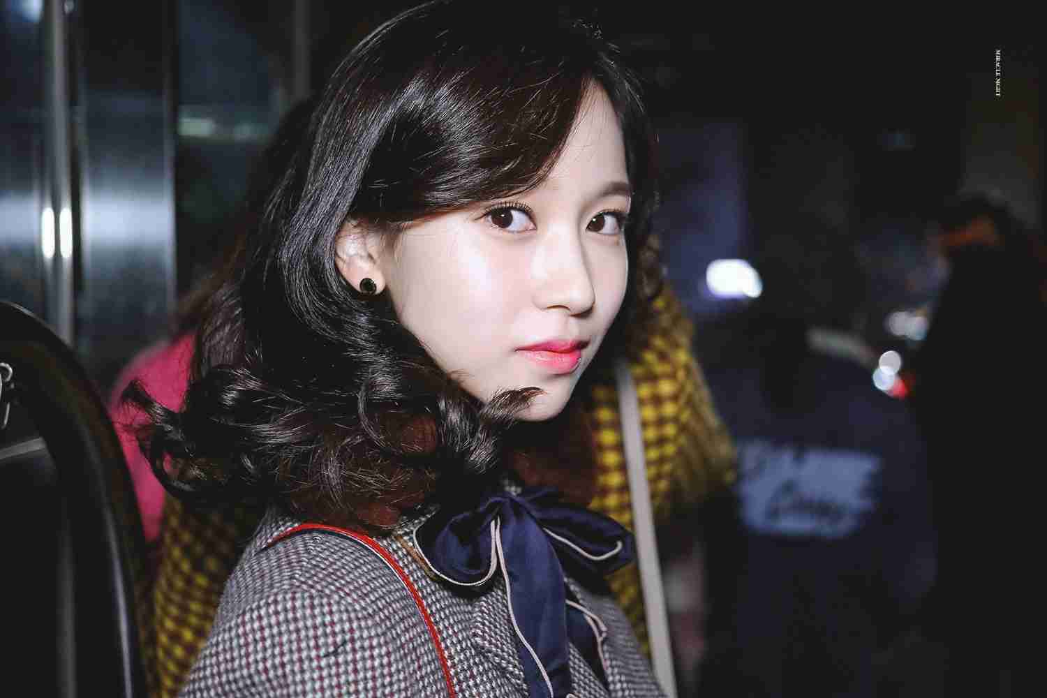 《“大胆”ドレスの胸がはだけて…》TWICE・ミナ 大型音楽祭で起きたハプニングにファン騒然