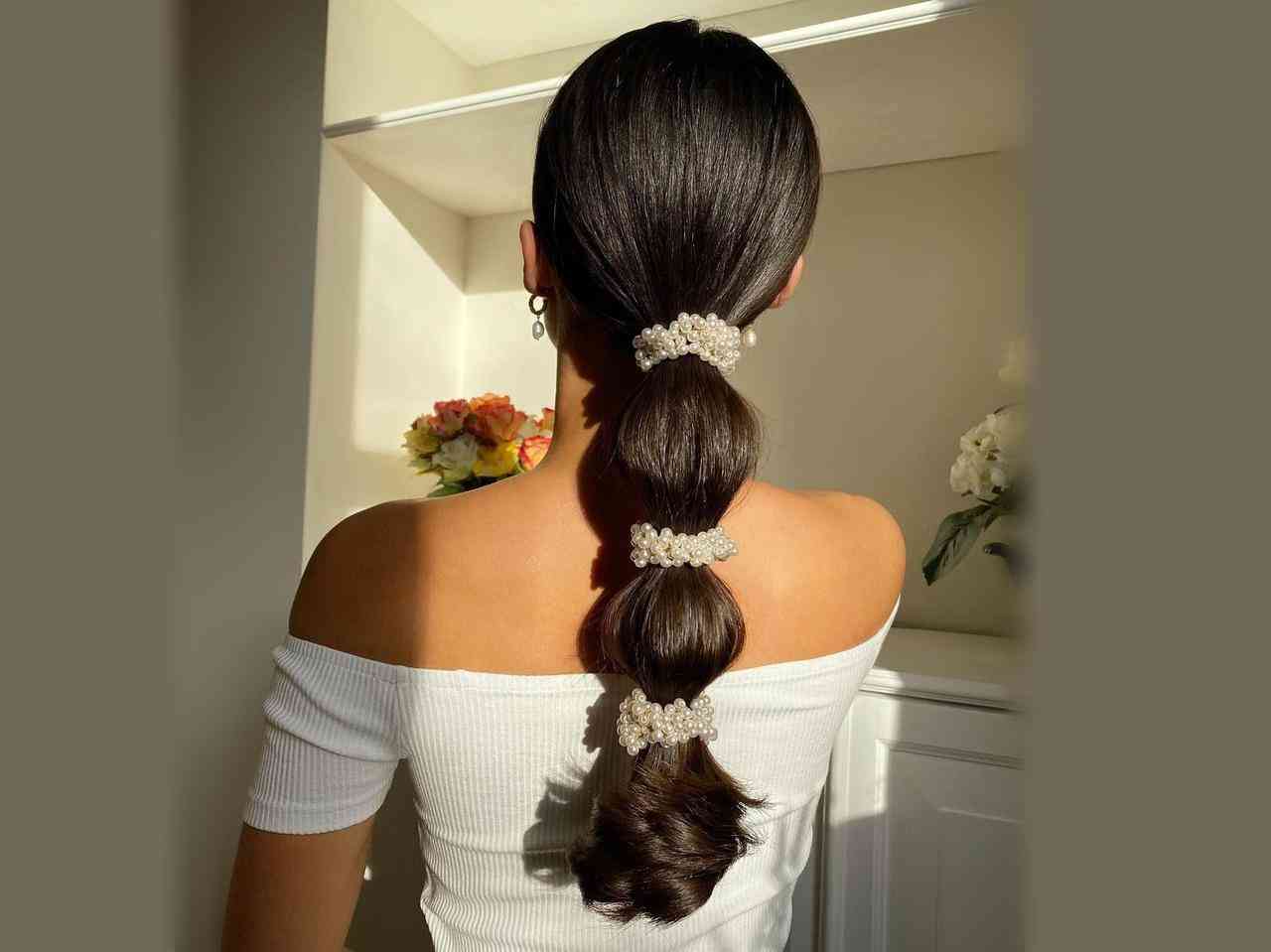 多毛でも映えるバブルポニーのヘアアレンジ