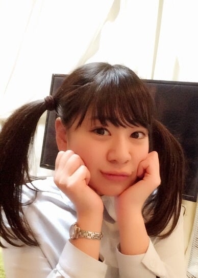 変装なしで商店街を堂々と…!『次長課長』河本準一「再起を支える新恋人」との手つなぎデート写真