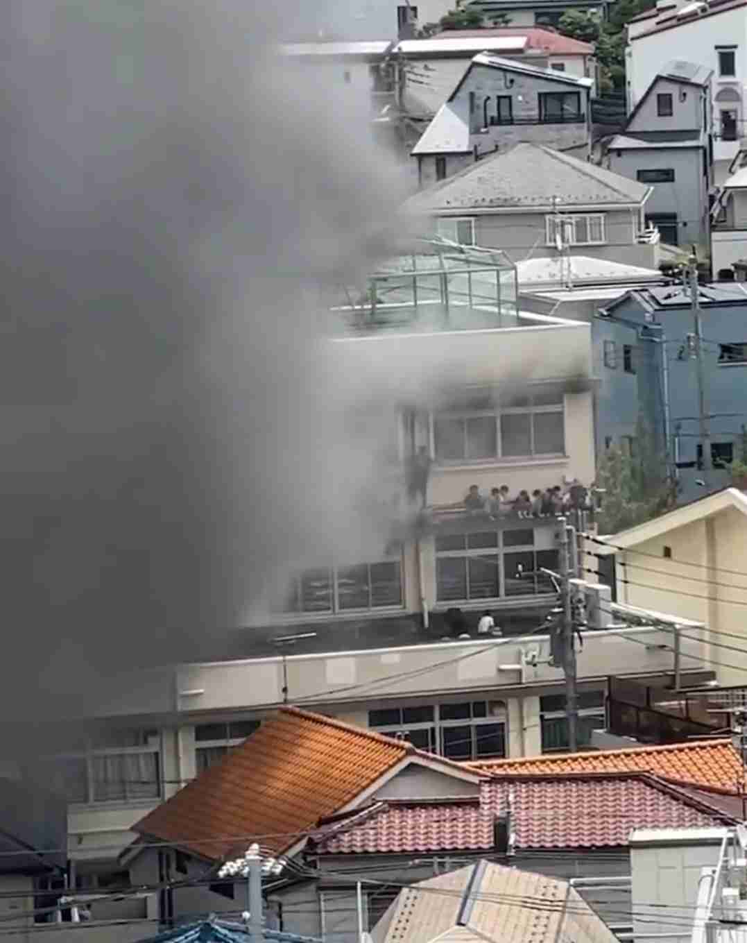 東京・北区の小学校で火事 逃げ遅れた小学生3人を救助