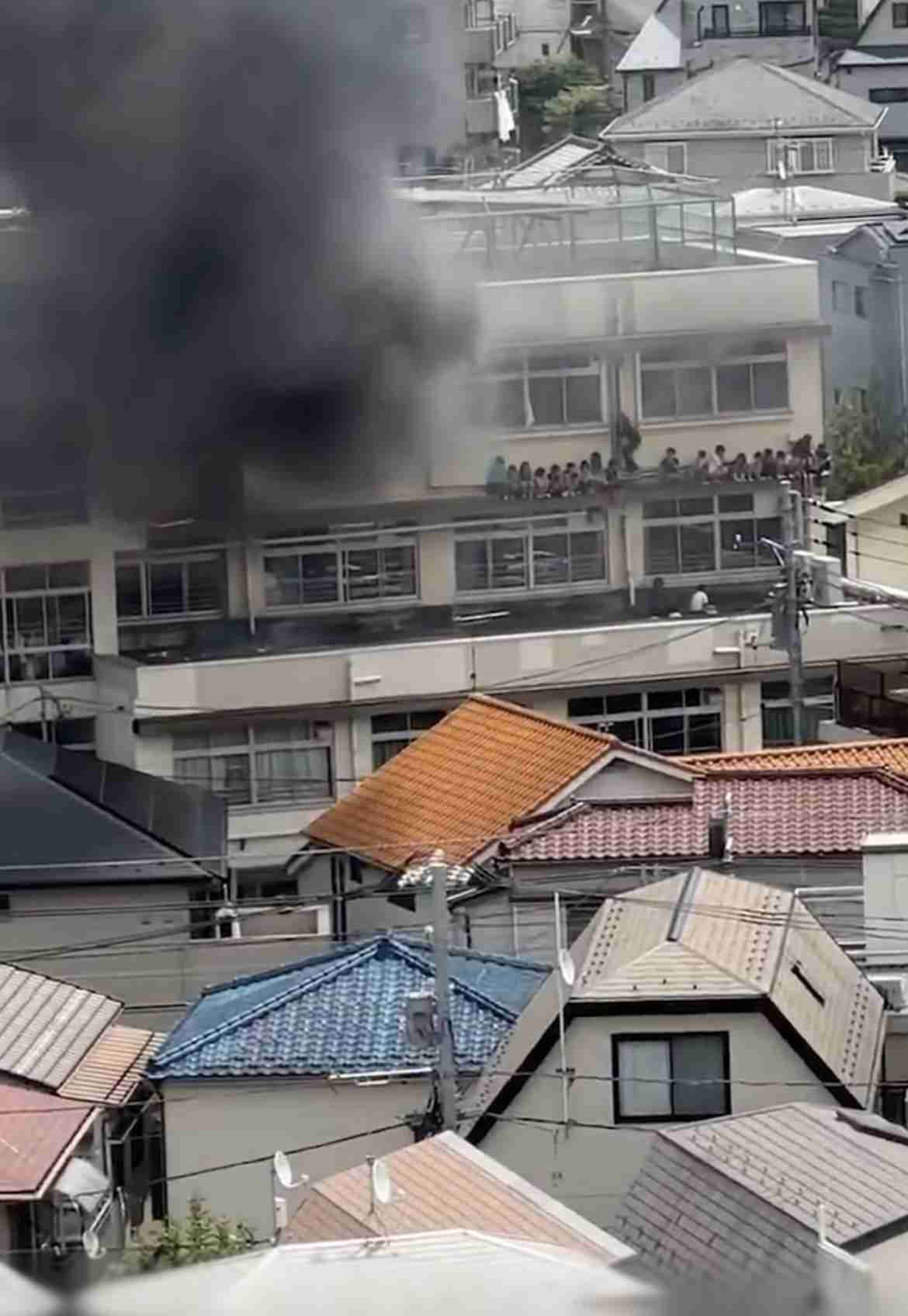東京・北区の小学校で火事 逃げ遅れた小学生3人を救助