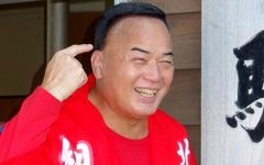義父がバレバレのカツラを被り始めた