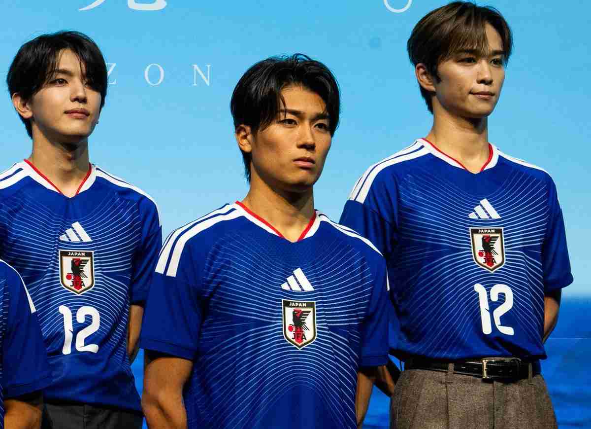 《背中に大きな日本語タトゥー》サッカー日本代表・中村敬斗と“匂わせ”騒動のイタリア人モデルを結ぶ“共通点”「エージェンシーに人生を台無しにされた」深刻な闘病生活も告白