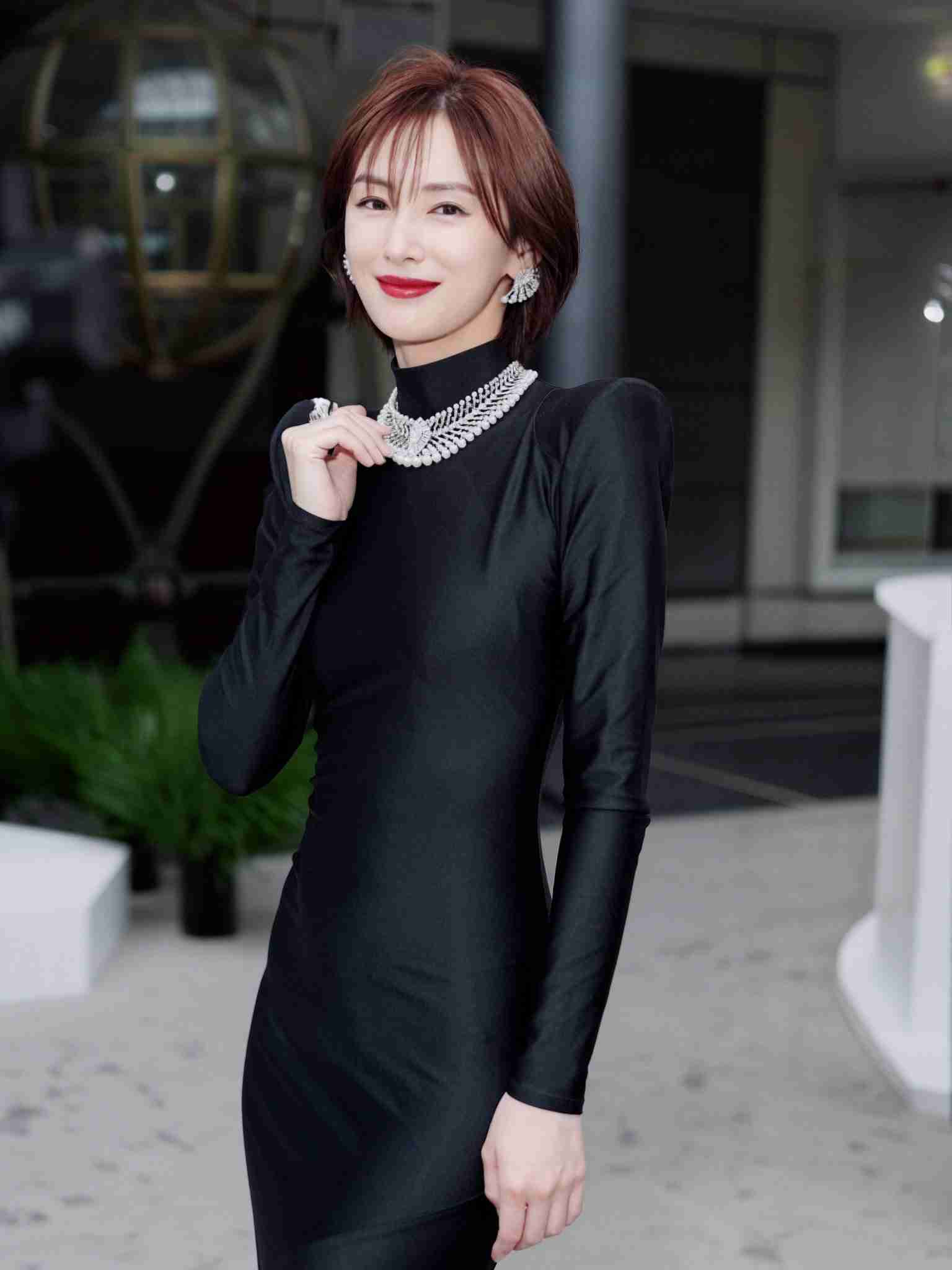 「どうなってるの？」「目が覚めた」北川景子のドレスを二度見「ライン拾うどころの騒ぎじゃない」ネット騒然