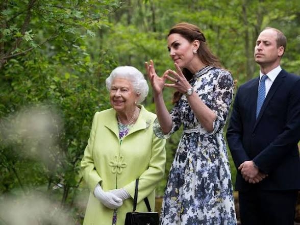 英チャールズ国王、ヘンリー王子とメーガン妃を私邸に招く　一家全員との対面は4年ぶり