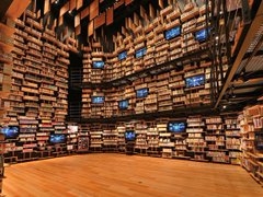 新しいお洒落な図書館が羨ましい