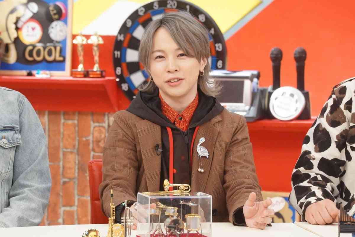 Ado“初自撮り”公開で高まるファンの“完全公開”への期待「顔下半分くらい見えた」ライブでは“ちょい出し”も