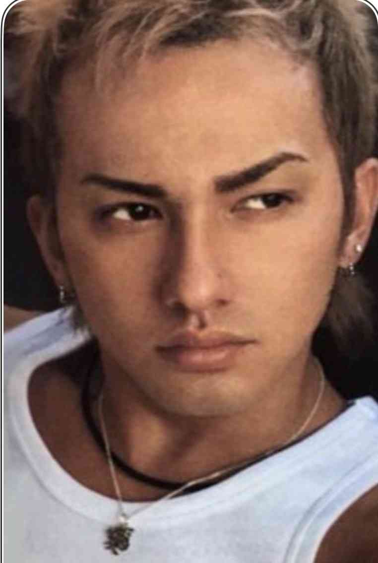DA PUMP・ISSA、両腕びっしりタトゥー&金髪ロン毛のワイルド近影に「ごきげんなお顔ですね」 “平成のモテ男”は現在2児のパパに