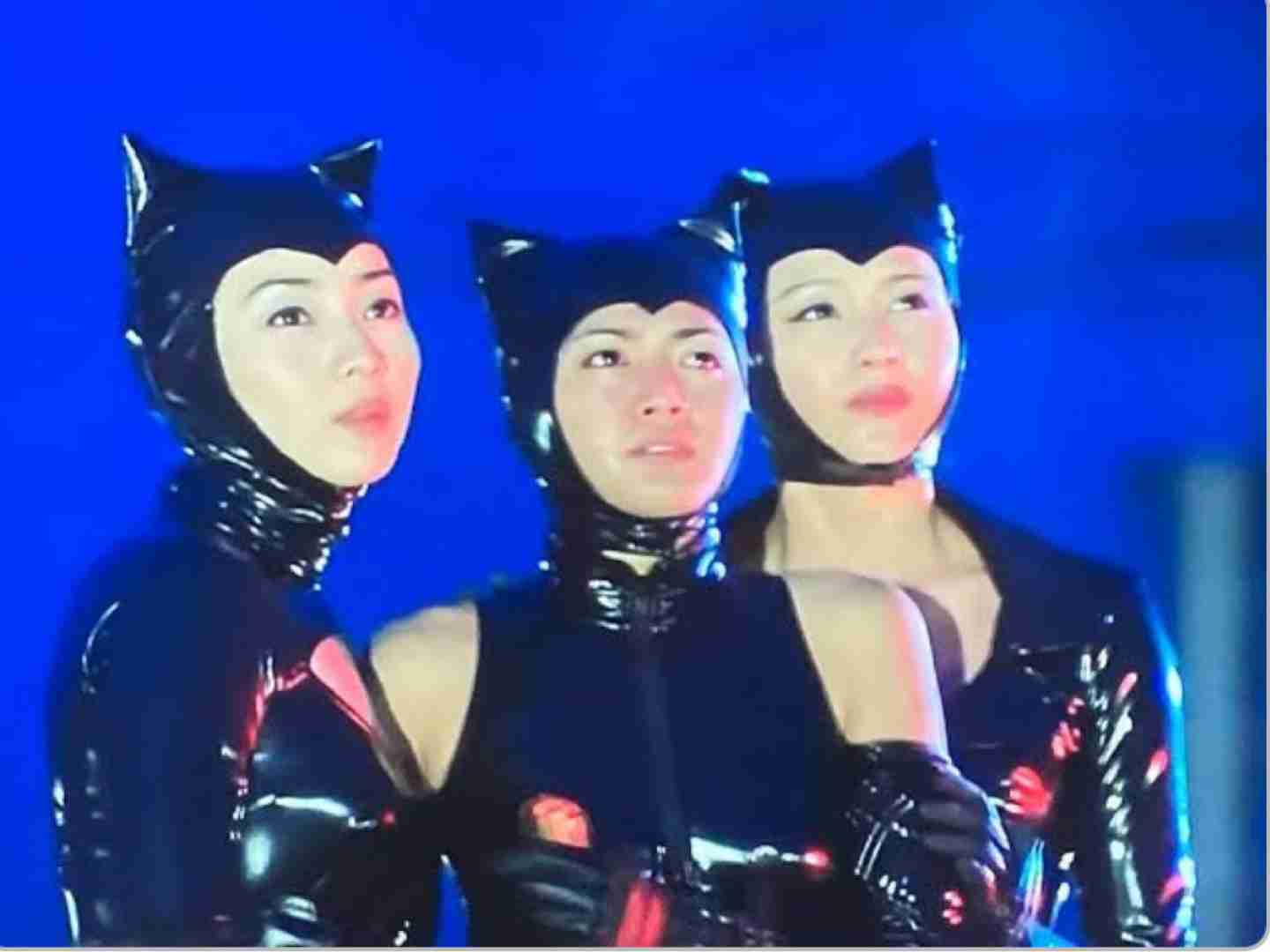 藤原紀香、“明治版”キャッツアイ姿でPayPayドーム降臨 “ノーバン”に大歓声「人生で初めて届きました」