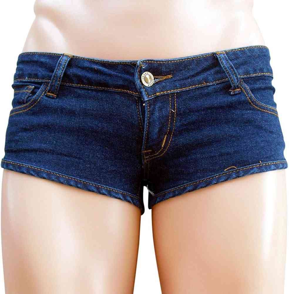 女の子用のズボンは「丈が短い」？ ある母親が投げかけた