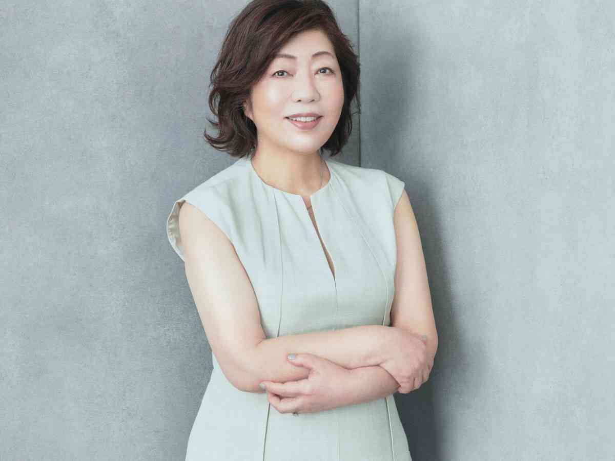 年を取ったらTシャツとデニムは＜鬼門＞…作家・林真理子「『いつまでも白いTシャツが似合うあなた』は幻想にすぎない」