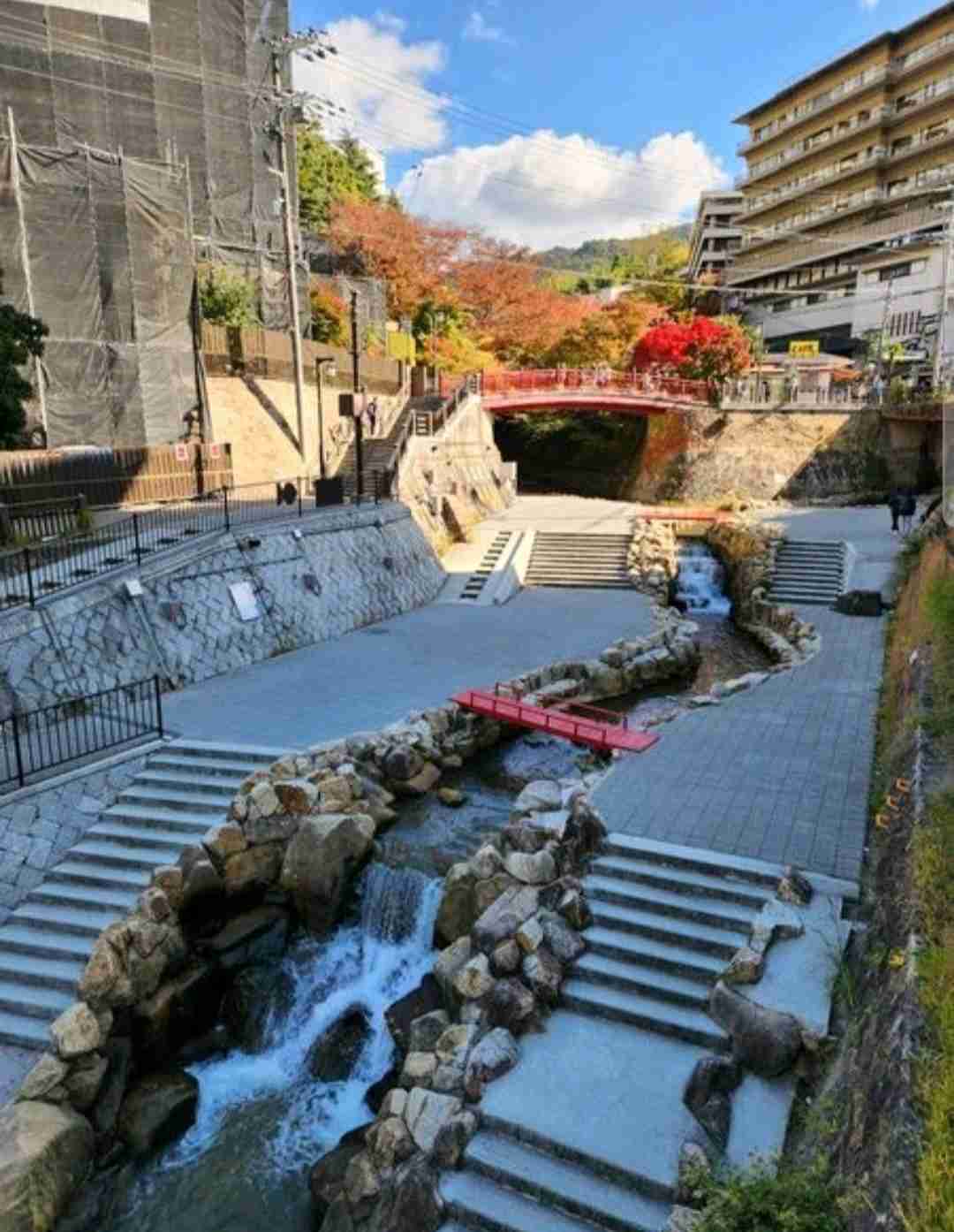 携帯に保存してある温泉街の画像を見せて下さい！♨️