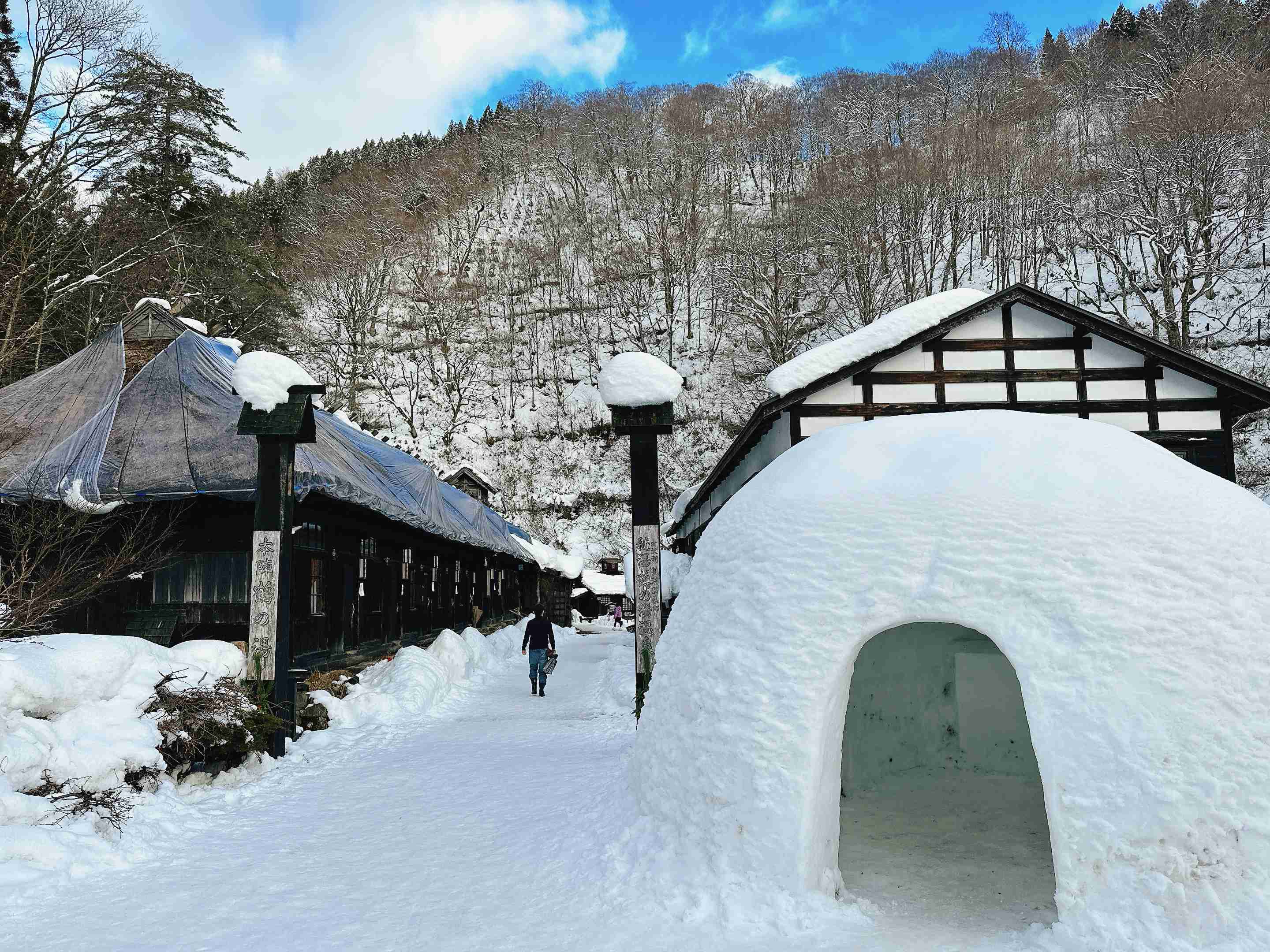携帯に保存してある温泉街の画像を見せて下さい！♨️