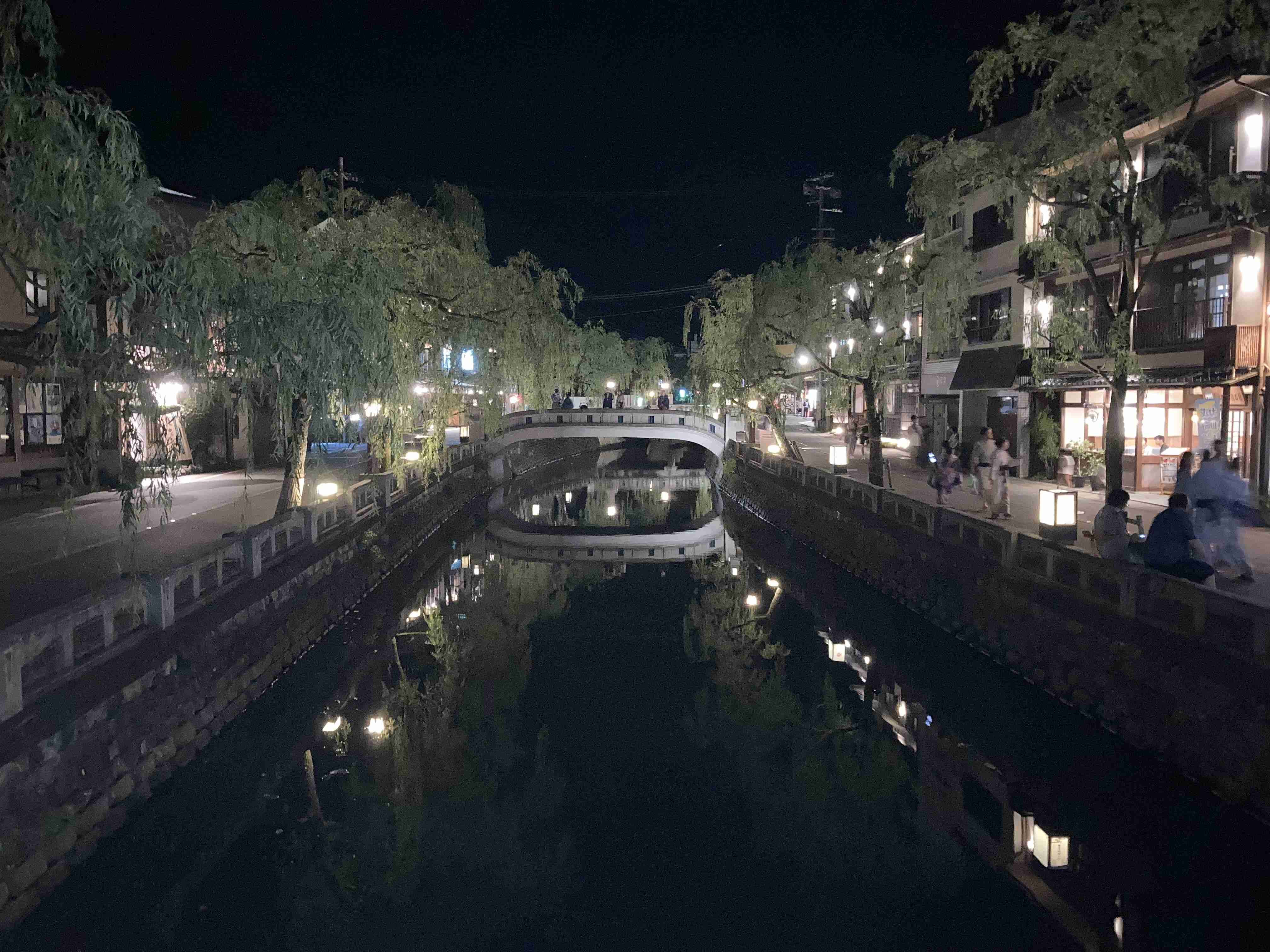 携帯に保存してある温泉街の画像を見せて下さい！♨️