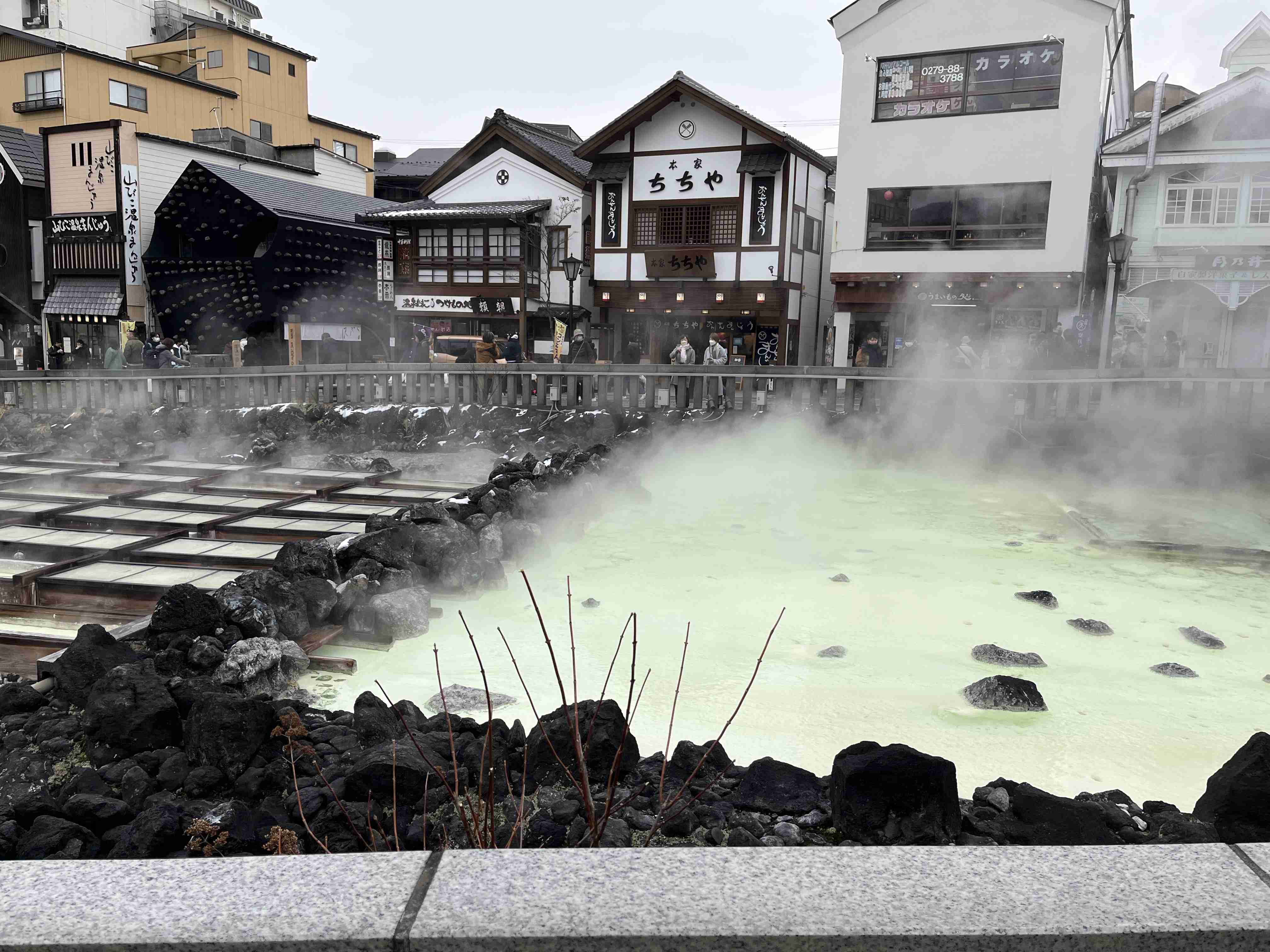 携帯に保存してある温泉街の画像を見せて下さい！♨️