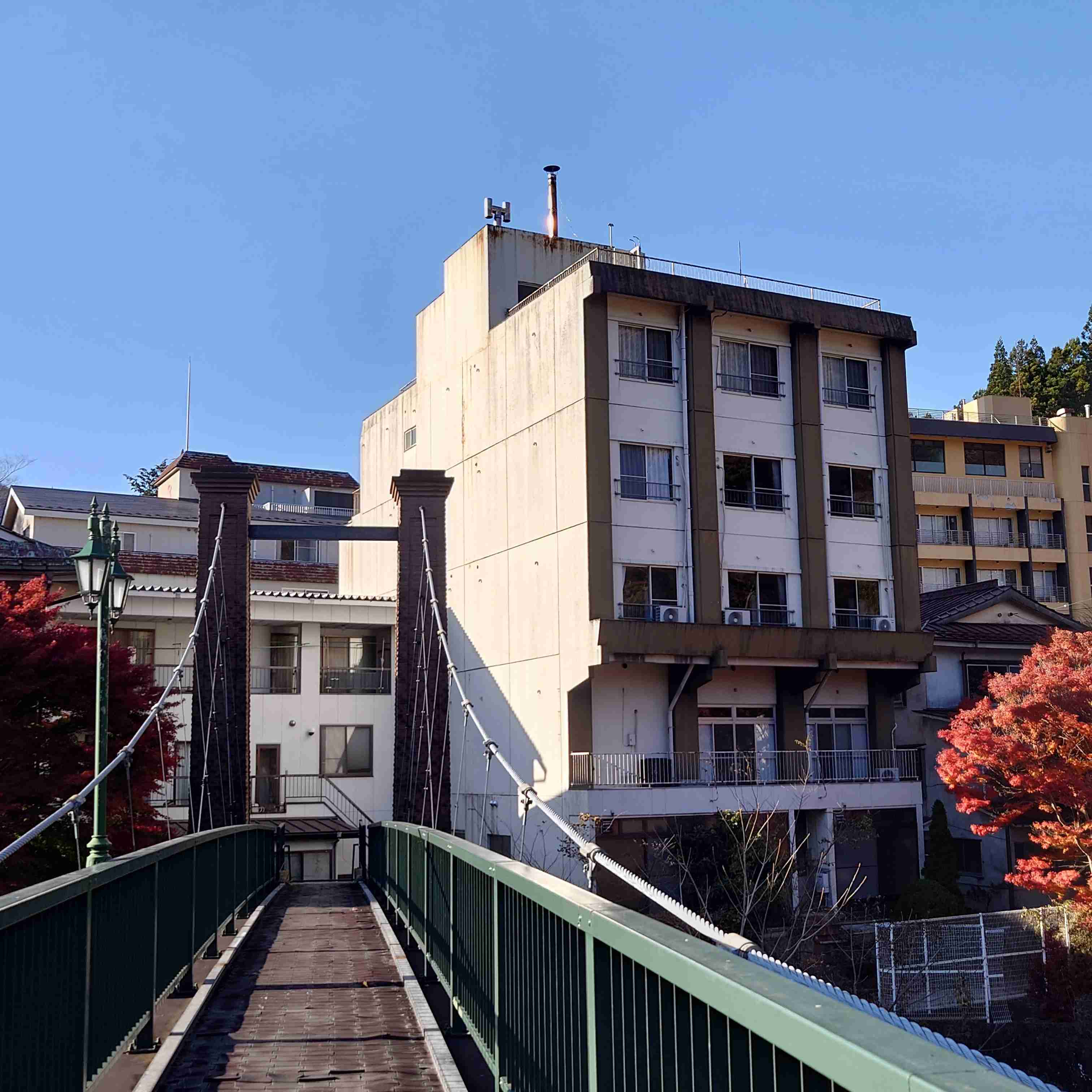 携帯に保存してある温泉街の画像を見せて下さい！♨️