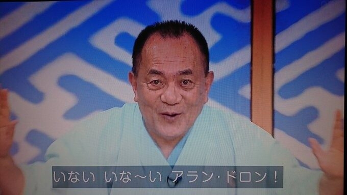 一発ギャグを披露して逃げる
